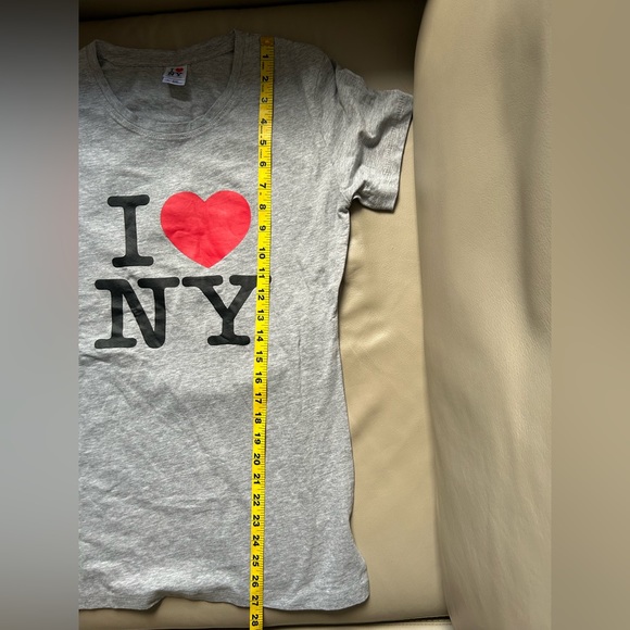 I Love New York I ❤️NY t shirt tag says XL but fits small see measurements - Picture 2 of 4
